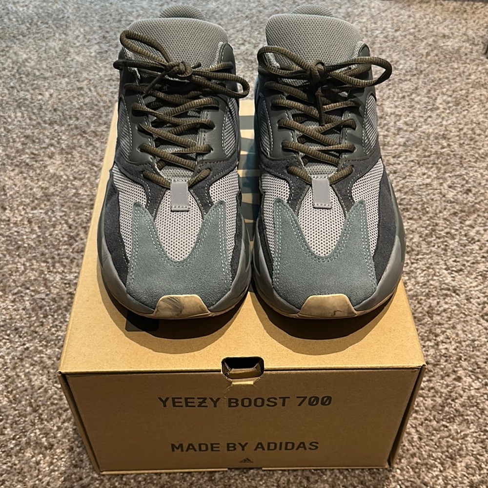 Adidas Yeezy 700 Sneaker